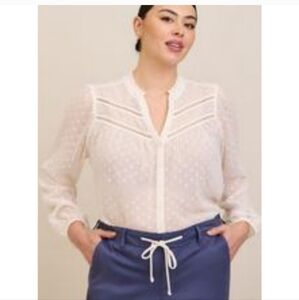 Torrid brand "Cotton Clip Dot Lace Trim Top" in size 1X (14-16)